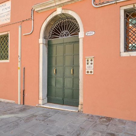 Stunning Apartment In Venezia With Kitchenette المظهر الخارجي الصورة
