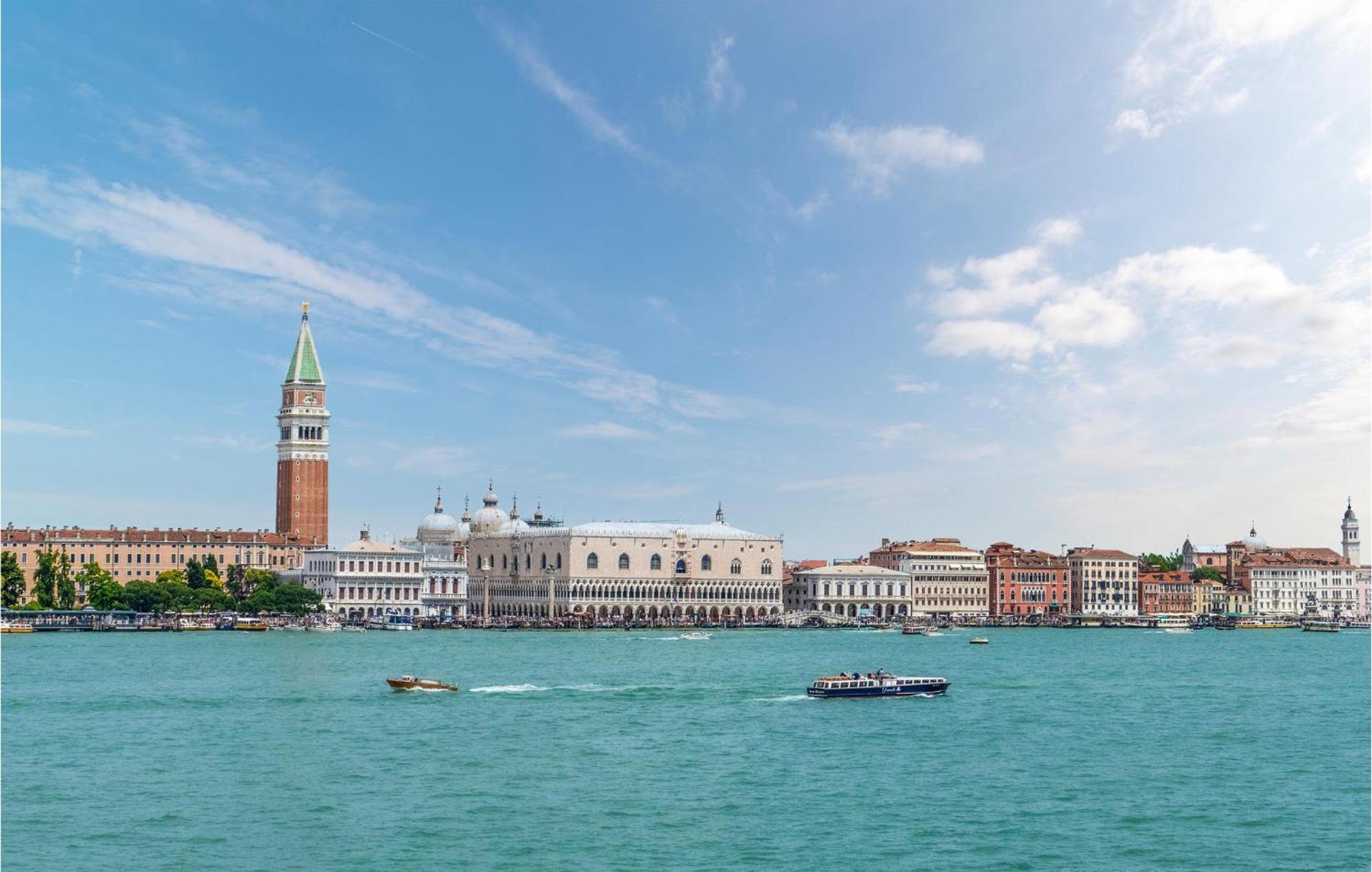 Stunning Apartment In Venezia With Kitchenette المظهر الخارجي الصورة